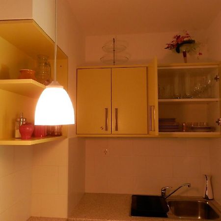 Csiki Apartman Budaors Ruang foto