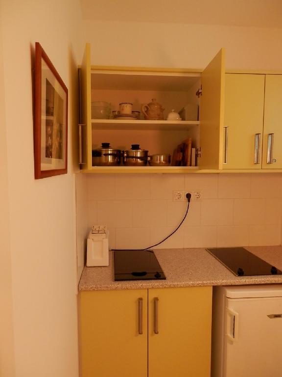 Csiki Apartman Budaors Ruang foto