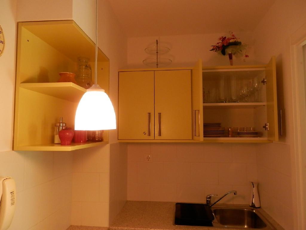 Csiki Apartman Budaors Ruang foto